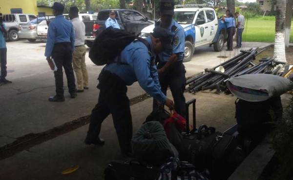 De sorpresa remueven a 70 policías en La Ceiba, Atlántida