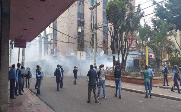 Heridos y detenidos por enfrentamiento de manifestantes contra la Policía