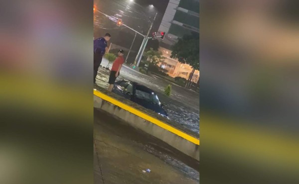 Lluvias inundan calles y avenidas del valle de Sula; alerta en El Progreso