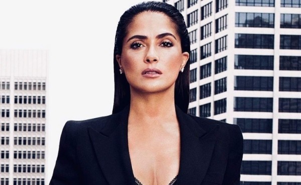 Salma Hayek paraliza las redes con foto para anunciar el Black Friday