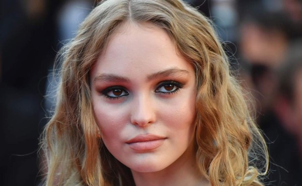 Lily-Rose Depp enorgullece a sus padres  