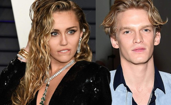 Miley Cyrus captada besando al ex de Gigi Hadid, Cody Simpson