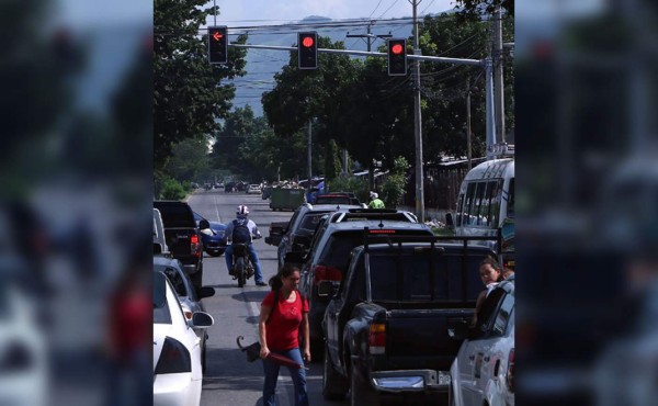 Se estrenan semáforos en 40 intersecciones de San Pedro Sula