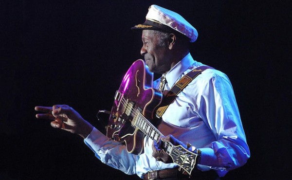 Chuck Berry eliminó barreras raciales al crear el rock