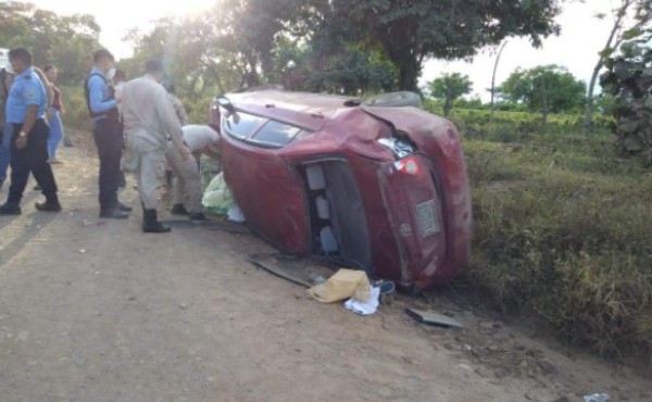 Muere joven en un accidente; su hijo y su esposo resultaron heridos