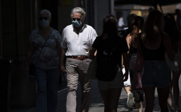 Covid-19: En Barcelona auguran un 'desastre' ante un virus que arrecia de nuevo