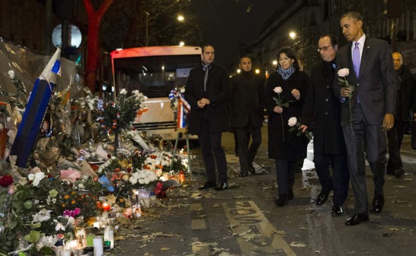 Obama rinde tributo a las víctimas de la masacre en París