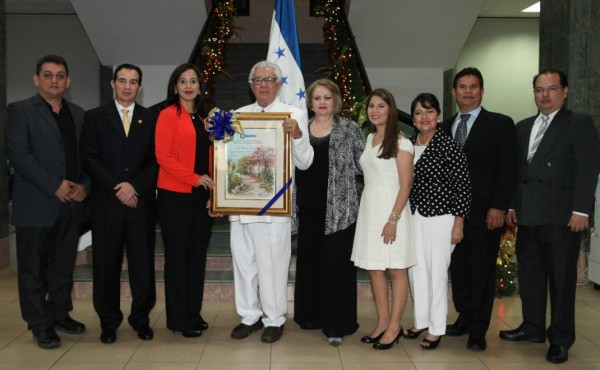 Roberto Elvir Zelaya es homenajeado