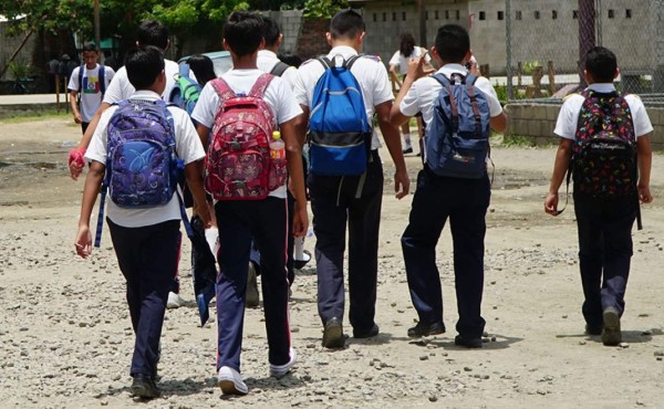 Colegiales y padres tienen amenazados a maestros