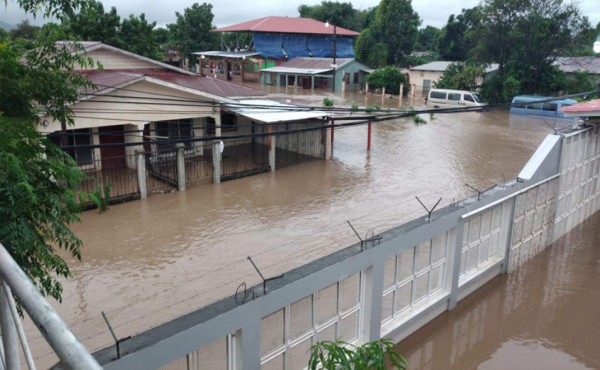 Se repiten las inundaciones en el Valle de Sula por crecida de ríos tras paso de Iota
