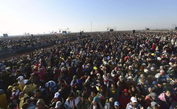 Papa clama por un México sin migrantes ni traficantes de muerte