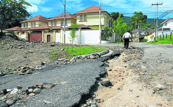 Por negligencia de alcaldía sampedrana se dañó puente Las Brisas