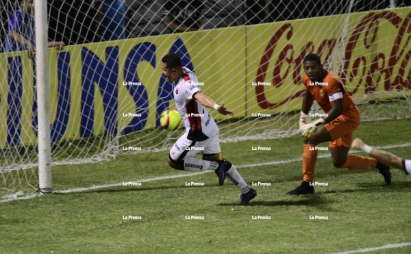 Alajuelense remontó y venció al Real España con golazos de Rojas y Alex López