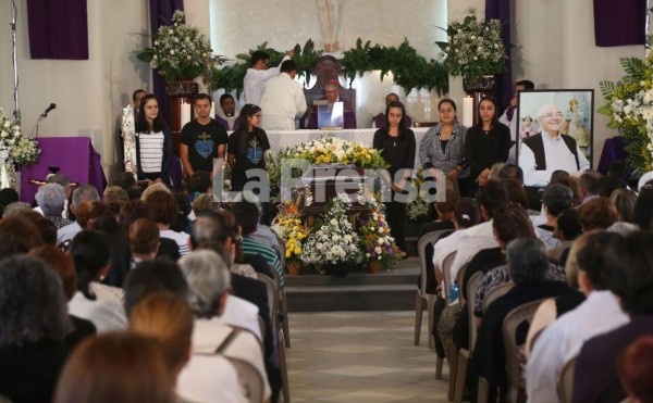 Hondureños dan último adiós al padre Antonio Quetglas