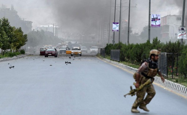 Video: Así bombardearon los talibanes el Congreso afgano