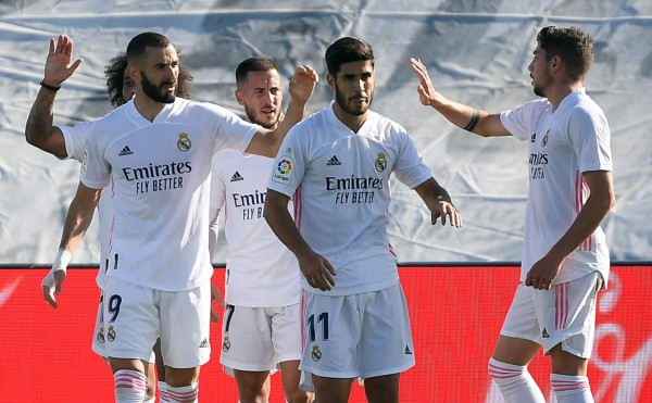 Real Madrid goleó sin problemas al Huesca y dormirá líder de la Liga Española