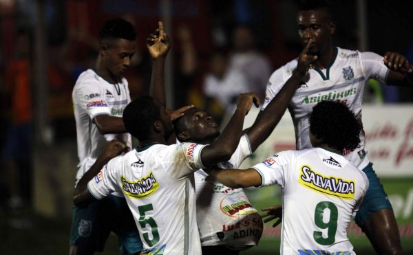 Platense triunfa en carnaval de goles y no suelta el segundo puesto