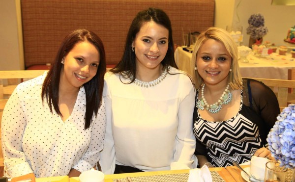 Teresa Woods, Esmeralda Fuentes y Ammi Rodríguez.