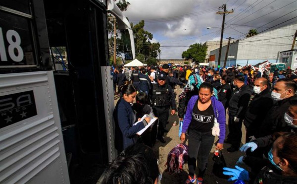México cierra albergue para migrantes en frontera por temas de 'salubridad'