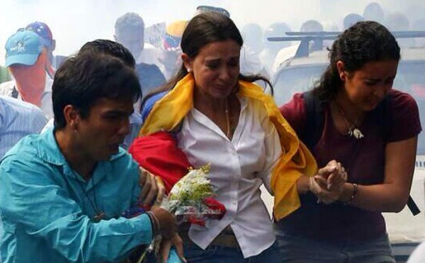 María Corina Machado desafía al chavismo y acude al Parlamento