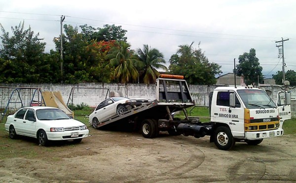 A diario unos 80 carros son 'levantados' por grúas en San Pedro Sula