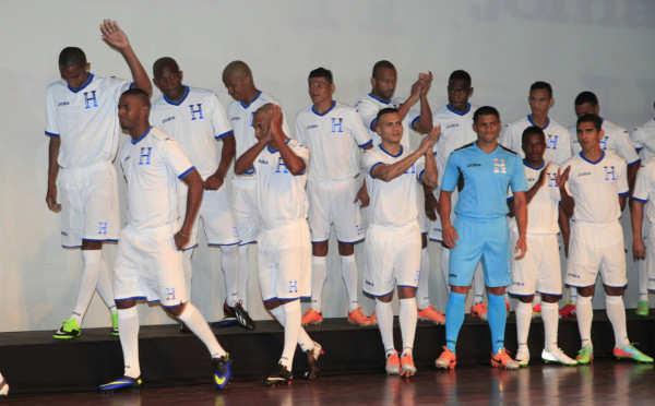 Presentan camiseta de la Selección de Honduras para el Mundial