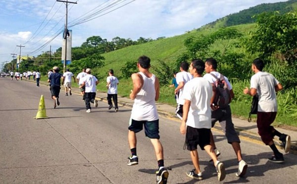 Corren por la paz en zona conflictiva del norte de Honduras