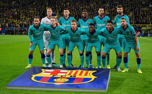 (Back row, From L), Barcelona's German goalkeeper Marc-Andre Ter Stegen, Barcelona's French defender Clement Lenglet, Barcelona's Portuguese defender Nelson Semedo, Barcelona's Spanish midfielder Sergio Busquets and Barcelona's Spanish defender Gerard Pique (Front row, From L), Barcelona's French forward Antoine Griezmann, Barcelona's Dutch midfielder Frenkie De Jong, Barcelona's Brazilian midfielder Arthur, Barcelona´s Guinea-Bissau forward Ansu Fati, Barcelona's Uruguayan forward Luis Suarez and Barcelona's Spanish defender Jordi Alba pose for the team photo prior to the UEFA Champions League Group F football match Borussia Dortmund v FC Barcelona in Dortmund, western Germany, on September 17, 2019. (Photo by SASCHA SCHUERMANN / AFP)