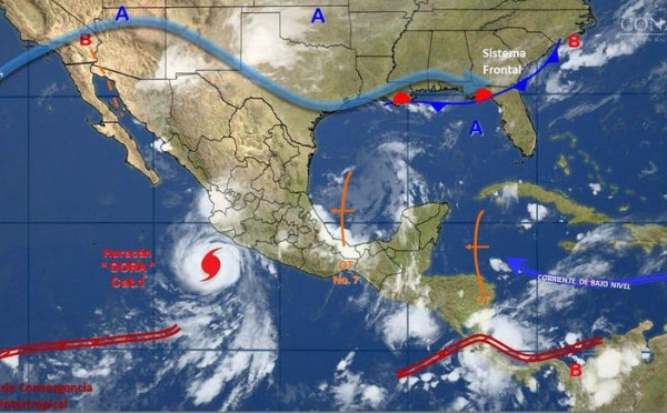 Dora se convierte en huracán frente a costas del Pacífico mexicano