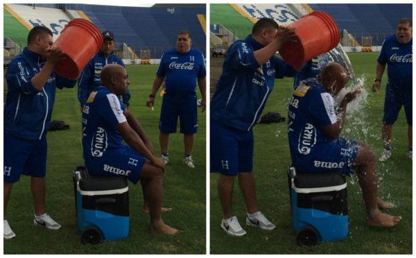 Hernán Medford se contagia con el #IceBucketChallenge