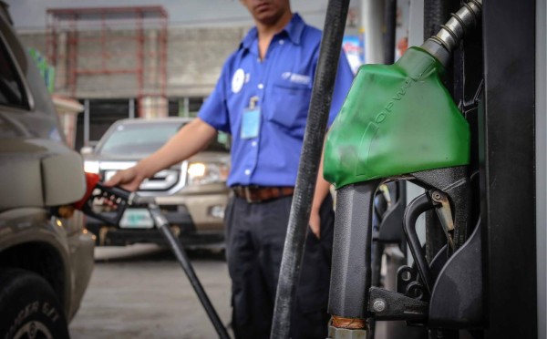 Combustibles registran rebajas entre 60 centavos y un lempira