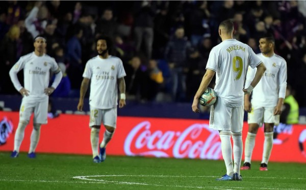 Real Madrid sufre dura derrota ante Levante y cede el liderato al Barcelona