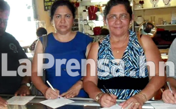 Hondureños en Miami firman en contra de deportaciones