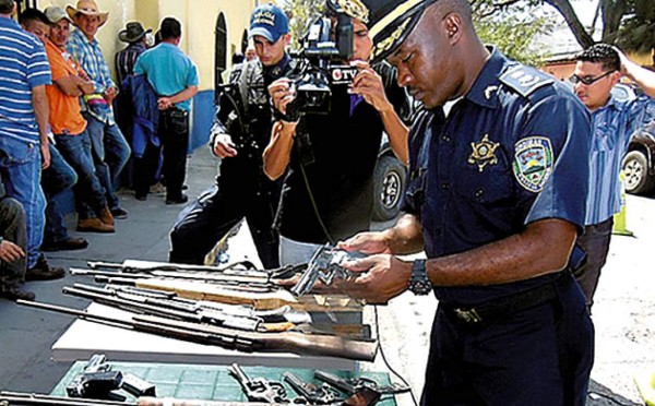 Destituyen a jefes policiales en Comayagua