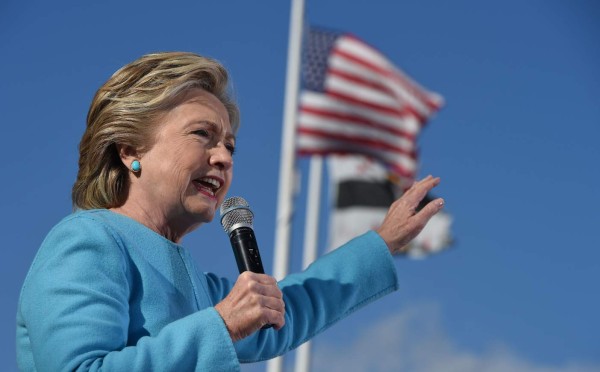 Clinton busca consolidar ventaja tras arranque del voto anticipado