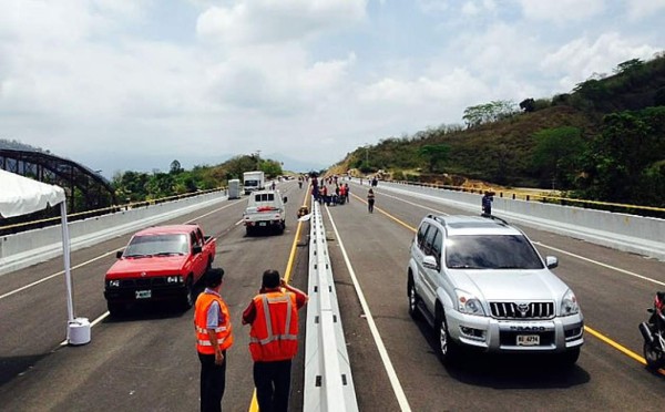 Honduras habilita paso en tramo de carretera en el norte