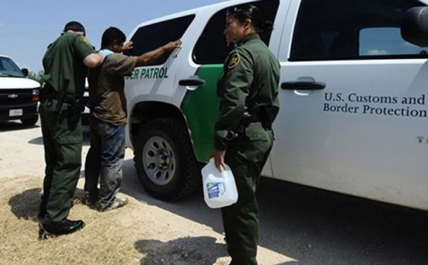 Patrulla Fronteriza de EUA ordena contención de disparos a inmigrantes