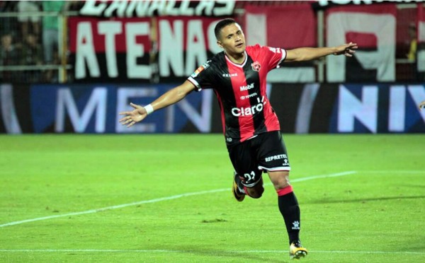 Roger Rojas debutó con gol y dio triunfo al Alajuelense en Costa Rica