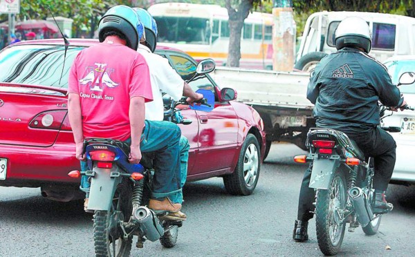 Tránsito aplica sanciones a motociclistas a nivel nacional