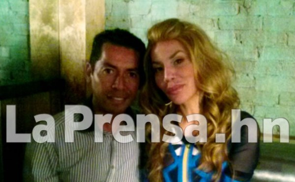 Diseñador hondureño dice que vestirá a Ivy Queen; productor lo desmiente