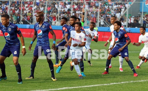 ¡Aburrido empate! Olimpia y Motagua dejan todo para la vuelta