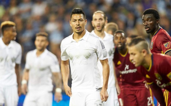 Roger Espinoza, suspendido y multado en la MLS