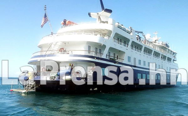 Honduras: Llega crucero con 100 turistas a Trujillo