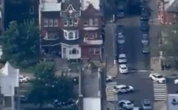 Policías heridos deja tiroteo en Filadelfia, Estados Unidos