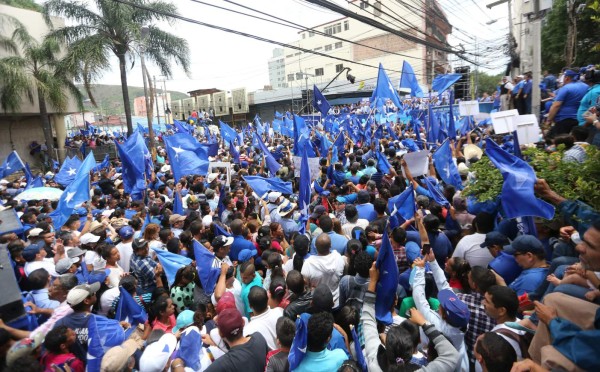 Nacionalistas le piden a JOH que los lleve a la tercera victoria