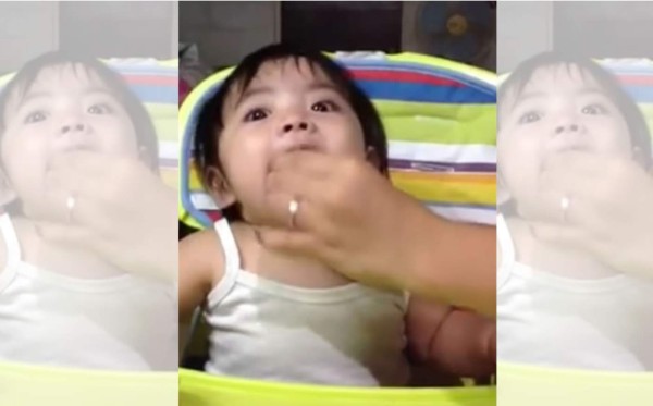 La reacción de una bebé cuando prueba un limón