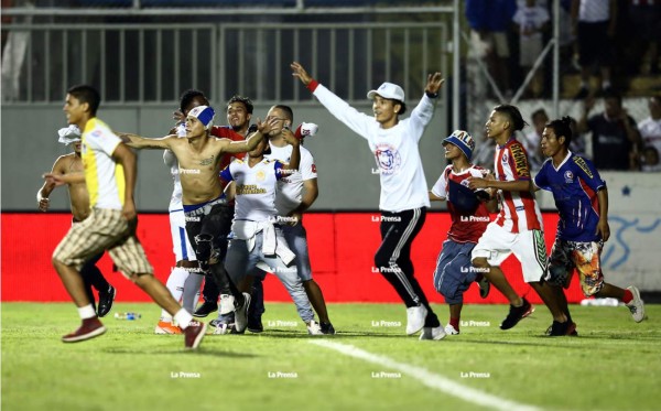 Barra del Olimpia es castigada para los próximos dos partidos de local