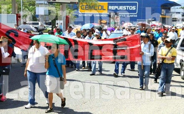 Honduras: Sindicato de trabajadores de la Enee protestan en marcha