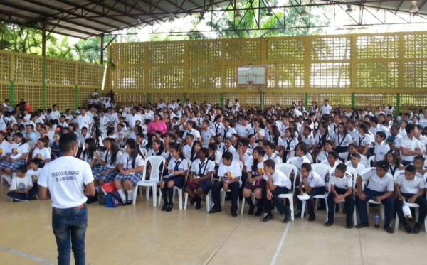 Adolescentes aprenden sobre prevención de embarazo en San Pedro Sula