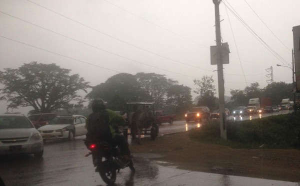 Ingreso de onda tropical genera lluvias en San Pedro Sula